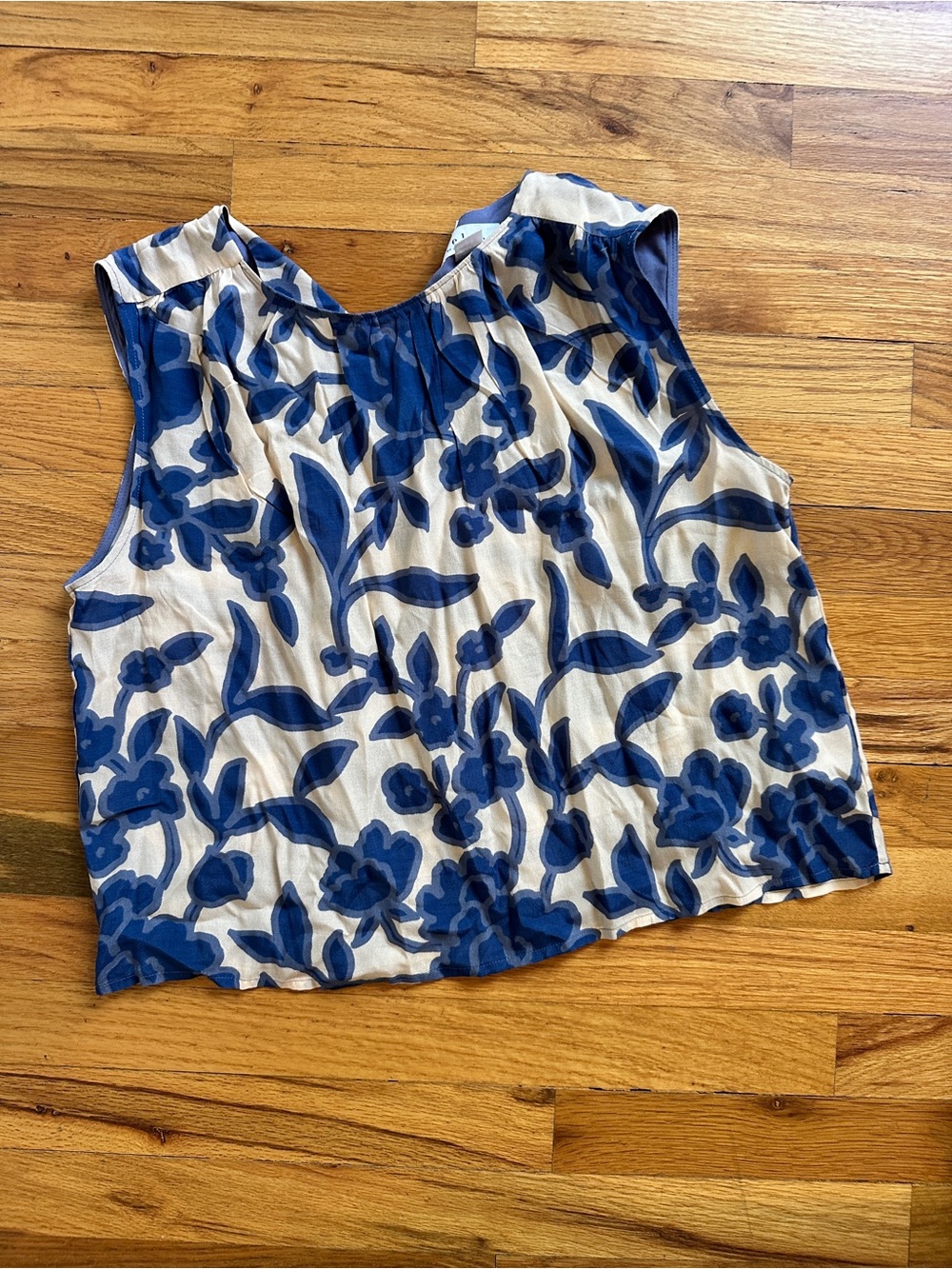 Velvet by Graham & Spencer Blue Floral Sleeveless Blouse